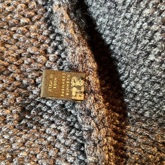 New without tag.Cashmere sweater. - Picture 6 of 6